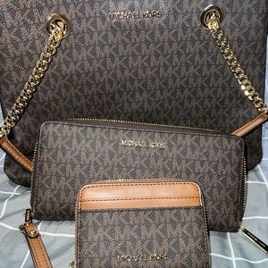 Medium Michael Kors Set Chain Purse
Large Continental Wallet 
Small Wallet